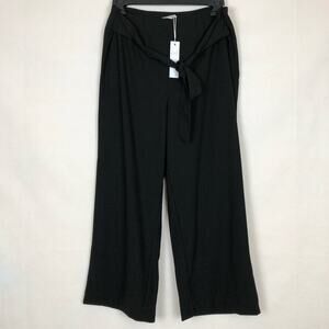 NWT GF Collection Black Cropped Pants Size 4